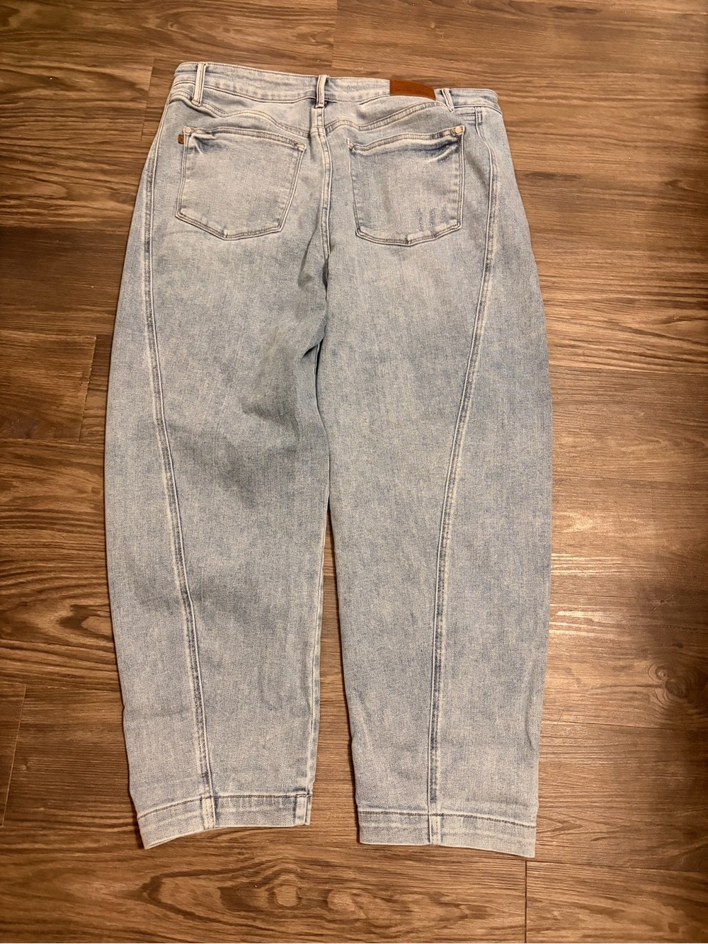 Judy Blue Light Wash barrel jeans - Picture 2 of 5